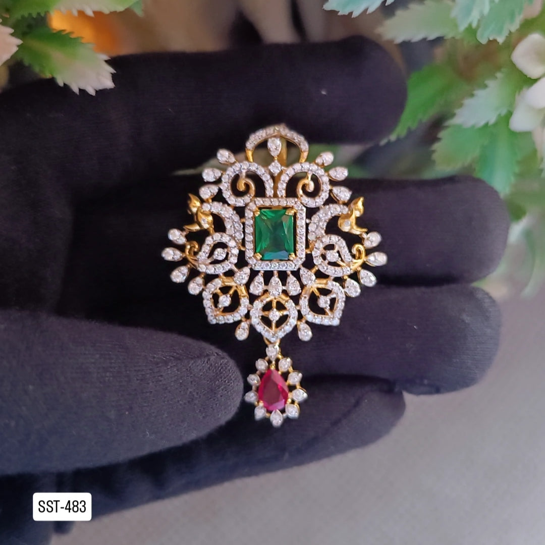 SST 483 | DIAMOND-STUDDED PENDANT WITH GREEN AND RED GEMSTONES
