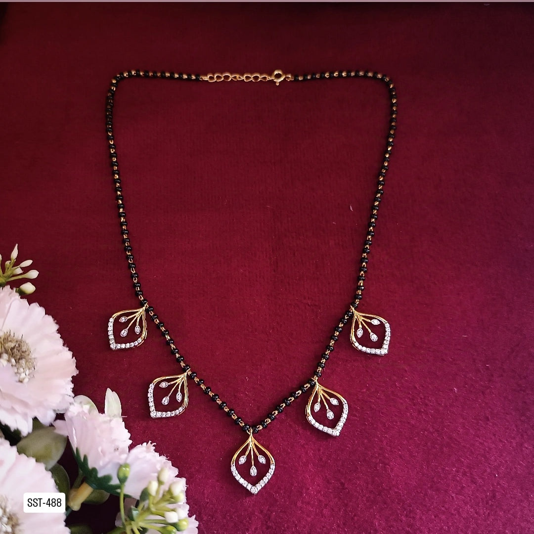 SST 488 | DELICATE LEAF DESIGN MANGALSUTRA