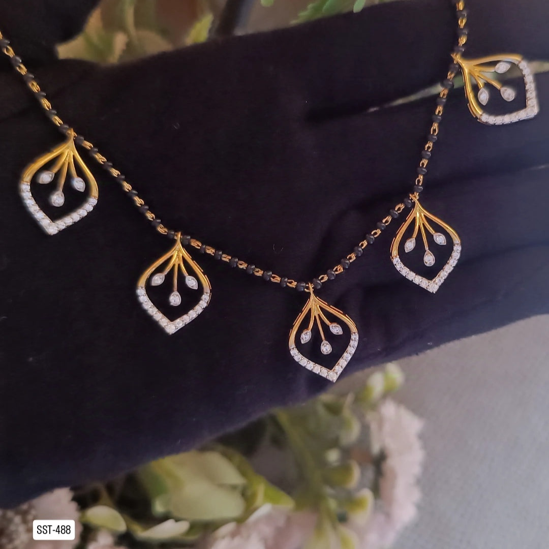 SST 488 | DELICATE LEAF DESIGN MANGALSUTRA