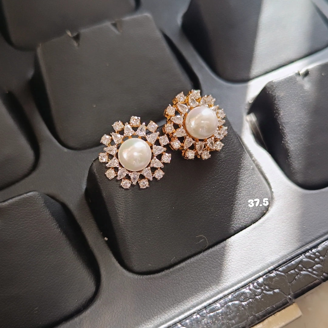SST 085E | CLASSIC PEARL SUNFLOWER STUD EARRINGS