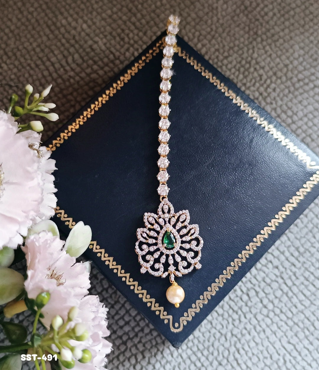 SST 491 | ELEGANT MANG TIKA WITH PEARL ACCENT