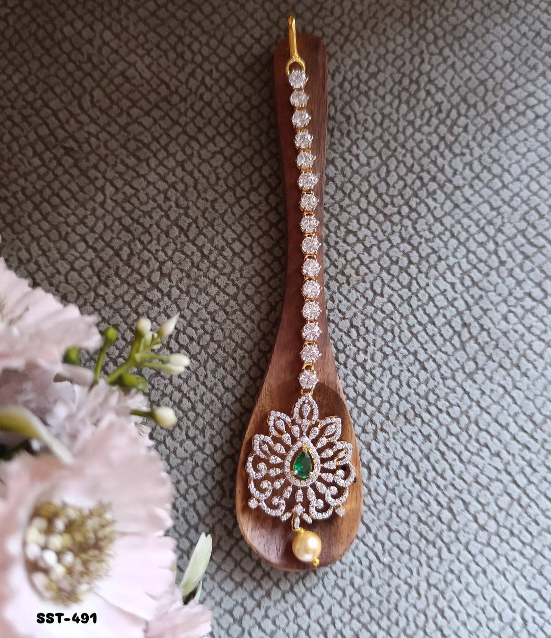 SST 491 | ELEGANT MANG TIKA WITH PEARL ACCENT