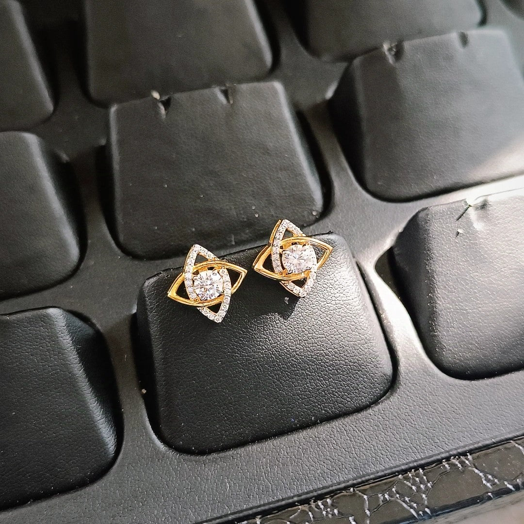 SST 408 |  DIAMOND-STYLE STUD EARRINGS