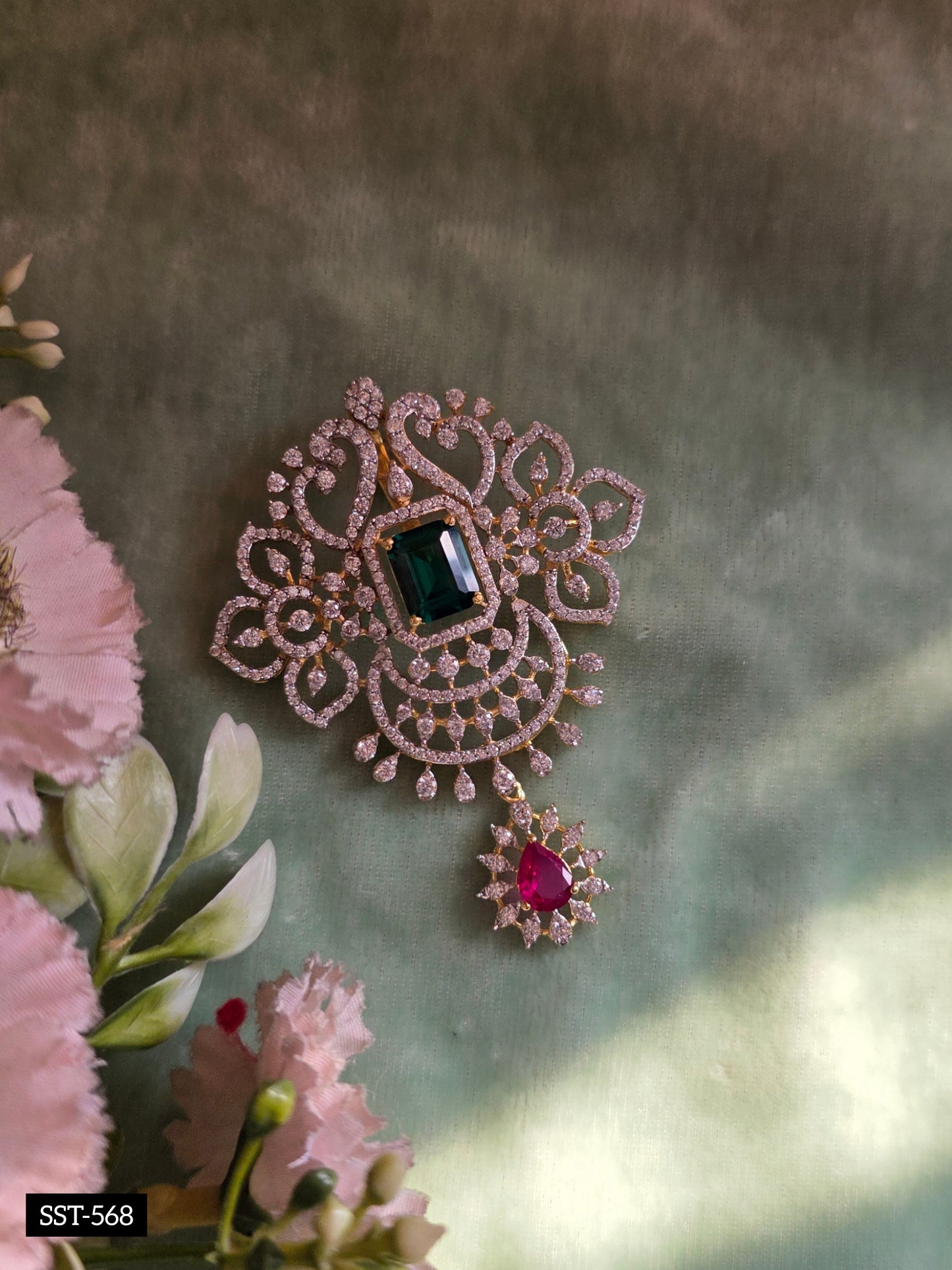 SST 568 | EMERALD FILIGREE STATEMENT BROOCH PENDANT