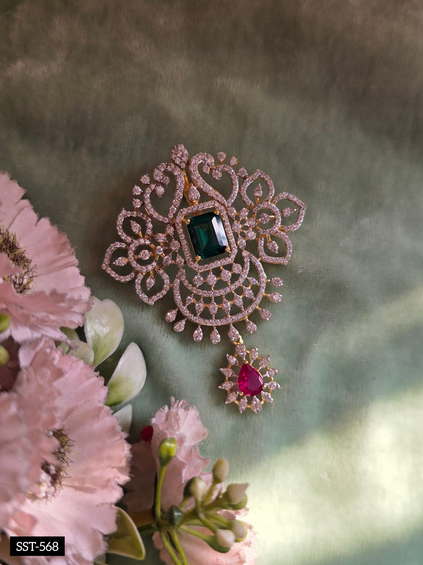 SST 568 | EMERALD FILIGREE STATEMENT BROOCH PENDANT