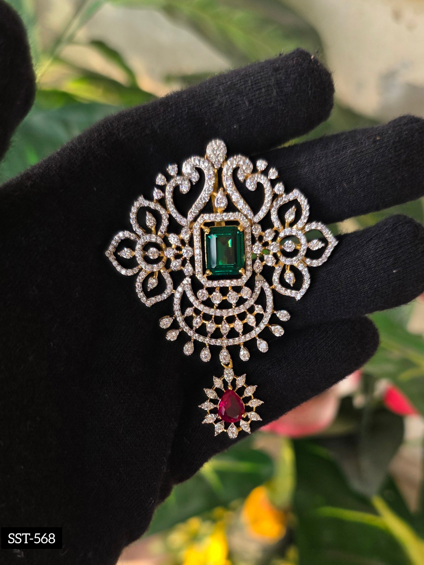 SST 568 | EMERALD FILIGREE STATEMENT BROOCH PENDANT