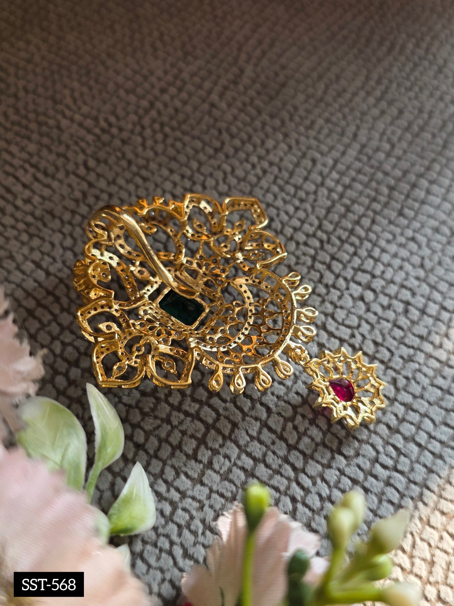SST 568 | EMERALD FILIGREE STATEMENT BROOCH PENDANT