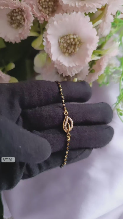 SST 301 | SPARKLING CLASP HAND MANGALSUTRA