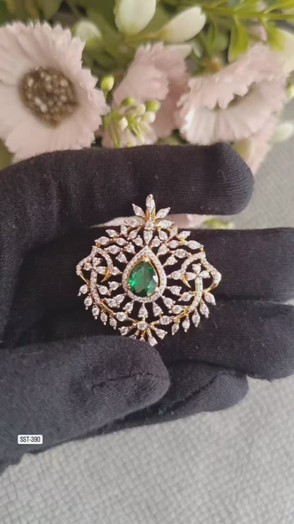 SST 390 | INTRICATE GREEN STONE PENDANT