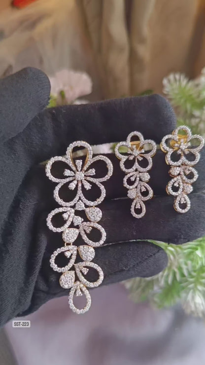 SST 323 | FLORAL PENDANT AND EARRING