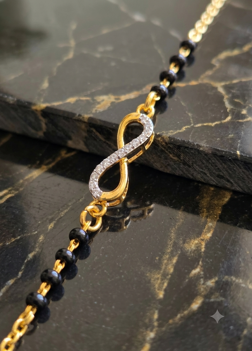 A TIMELESS HAND MANGALSUTRA FOR EVERYDAY ELEGANCE.