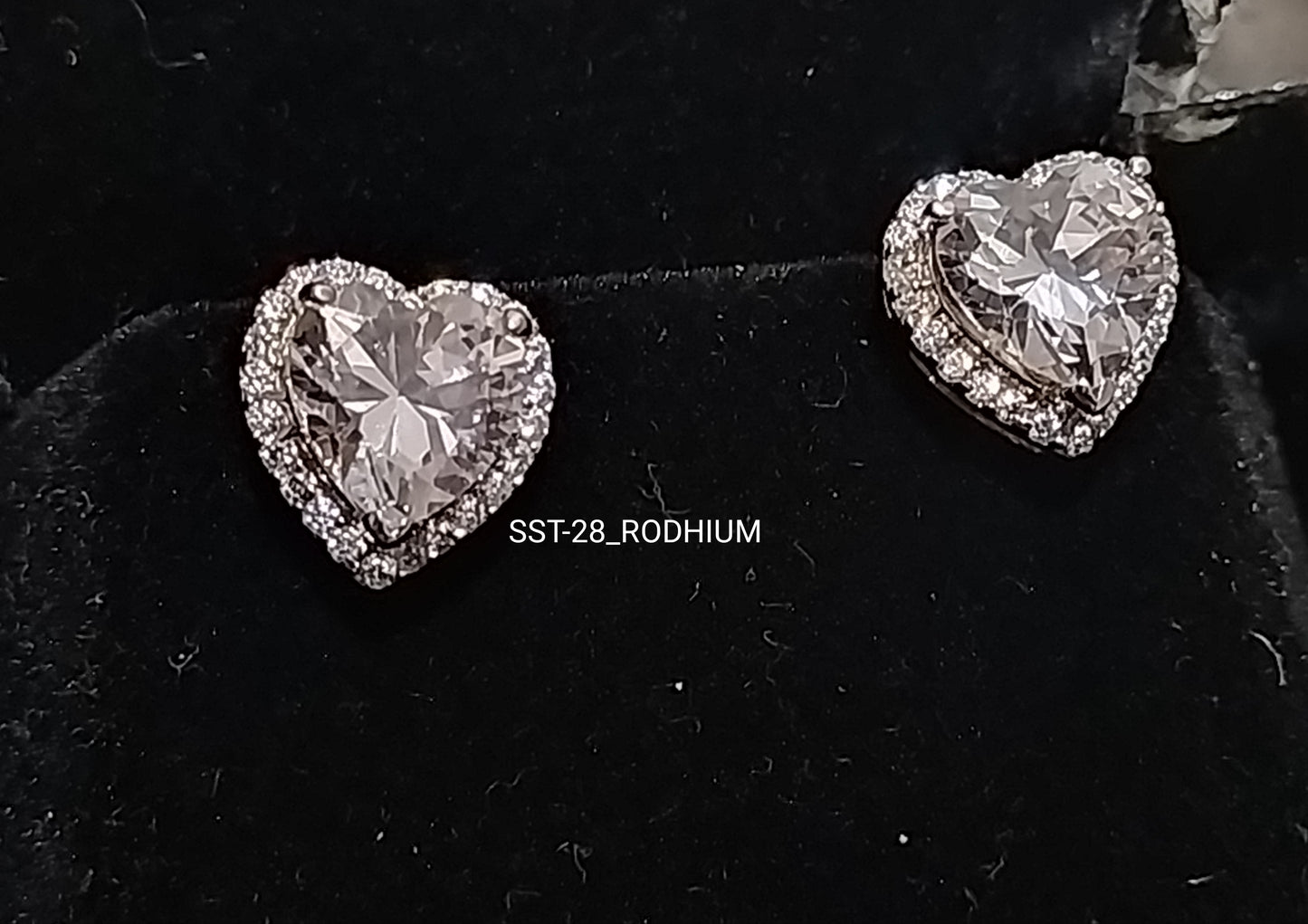 SST 028 | RADIANT HEART STUD EARRINGS