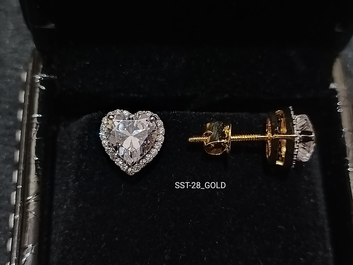 SST 028 | RADIANT HEART STUD EARRINGS