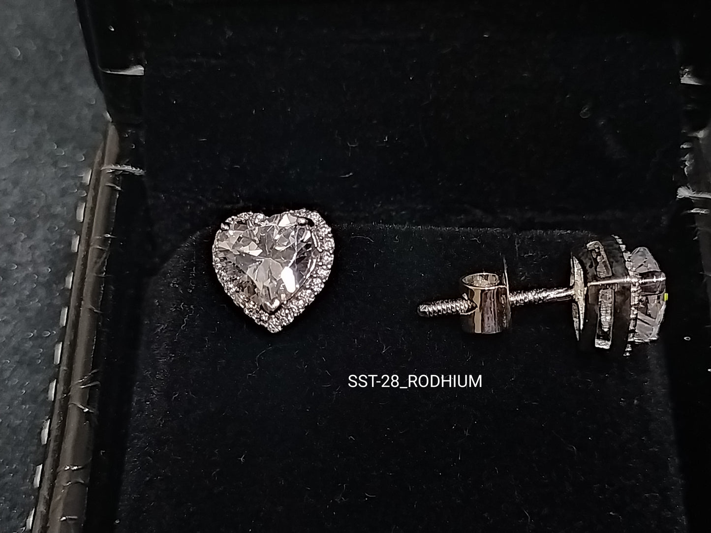 SST 028 | RADIANT HEART STUD EARRINGS
