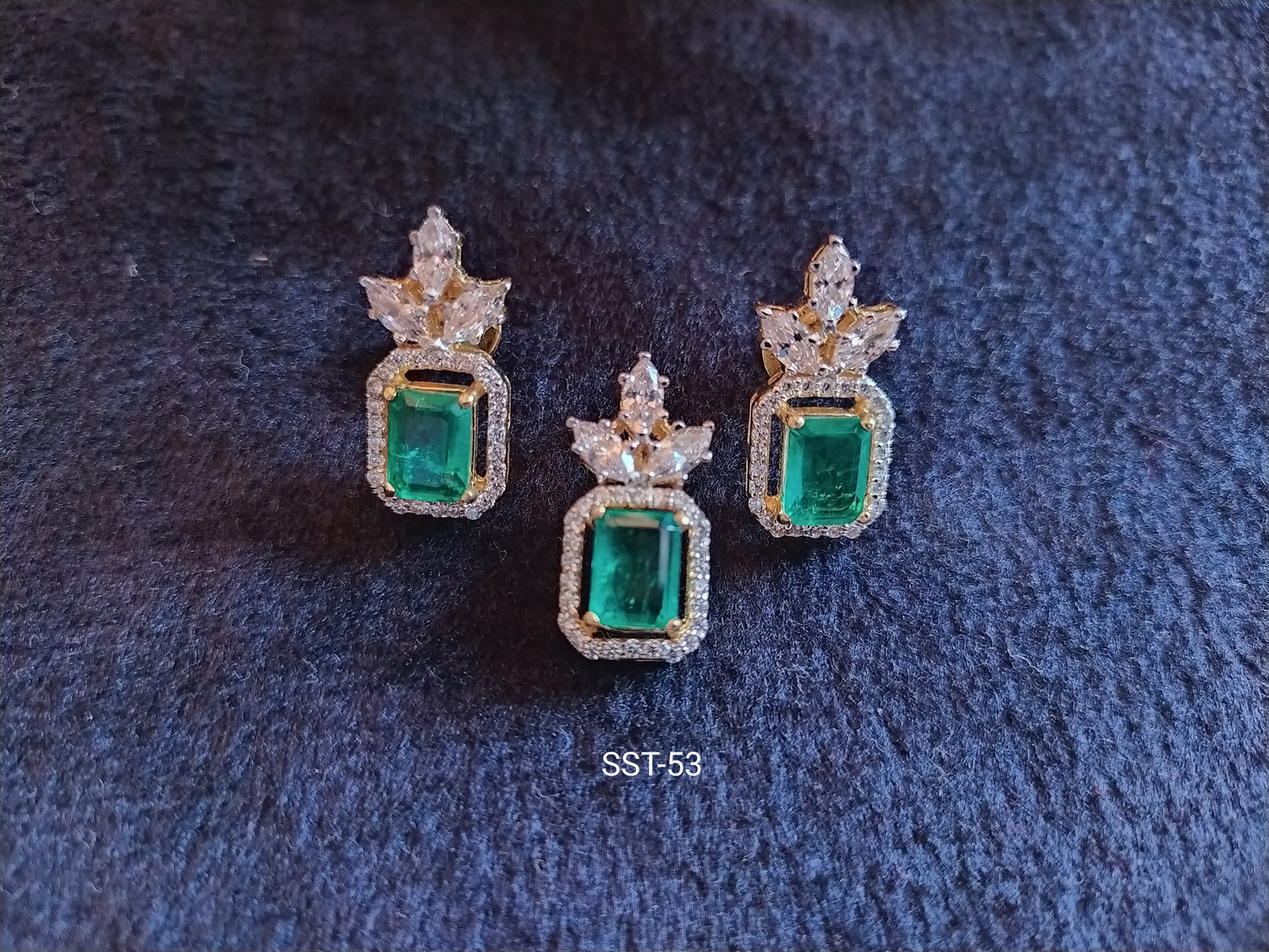 SST 053 | EMERALD RADIANCE EARRINGS AND PENDANT SET