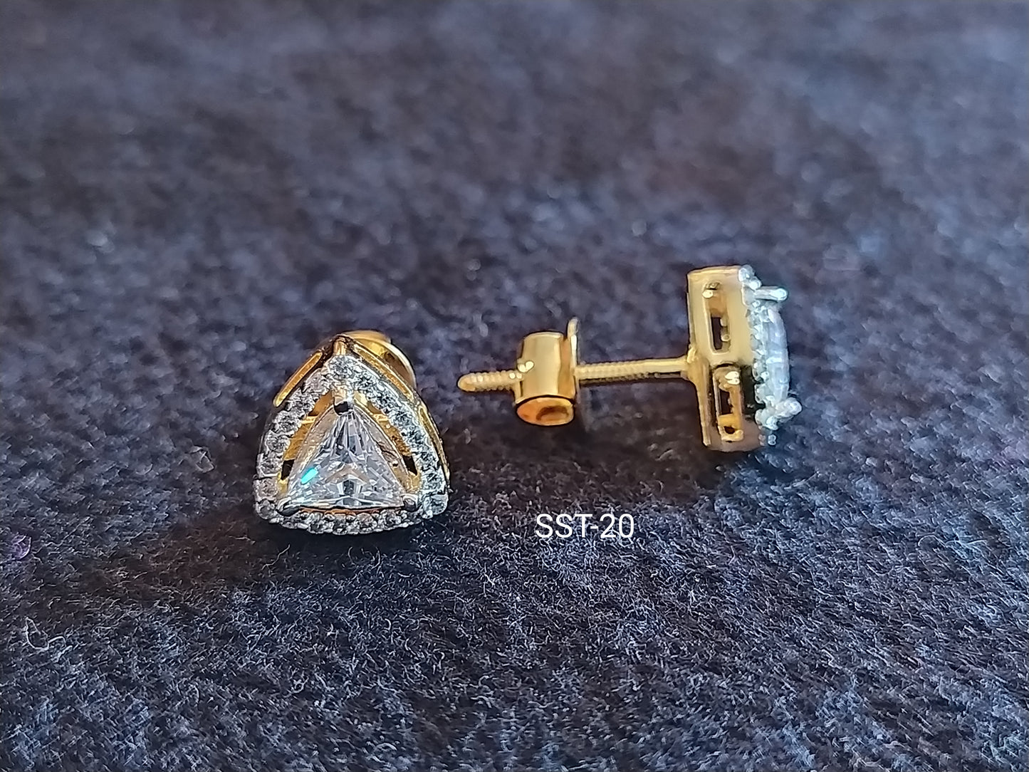 SST 020 | TRIANGLE EARRINGS