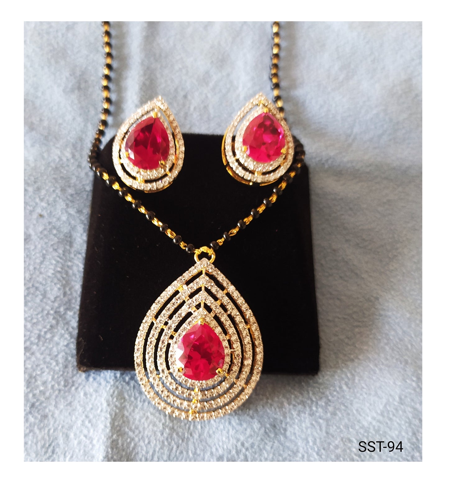 SST 094 | VIBRANT EMERALD TEARDROP MANGALSUTRA SET