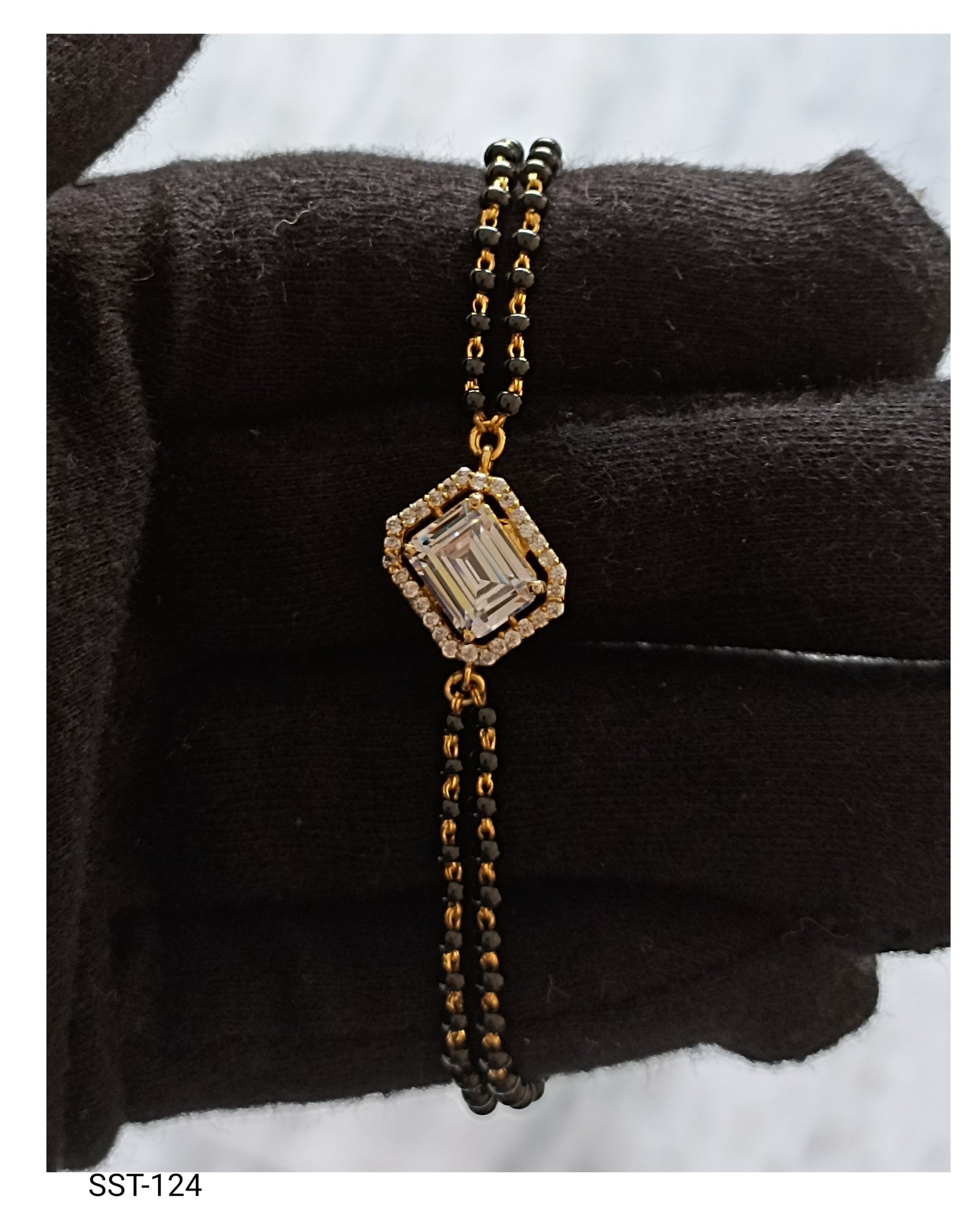 SST 124 | RADIANT DIAMOND HAND MANGALSUTRA