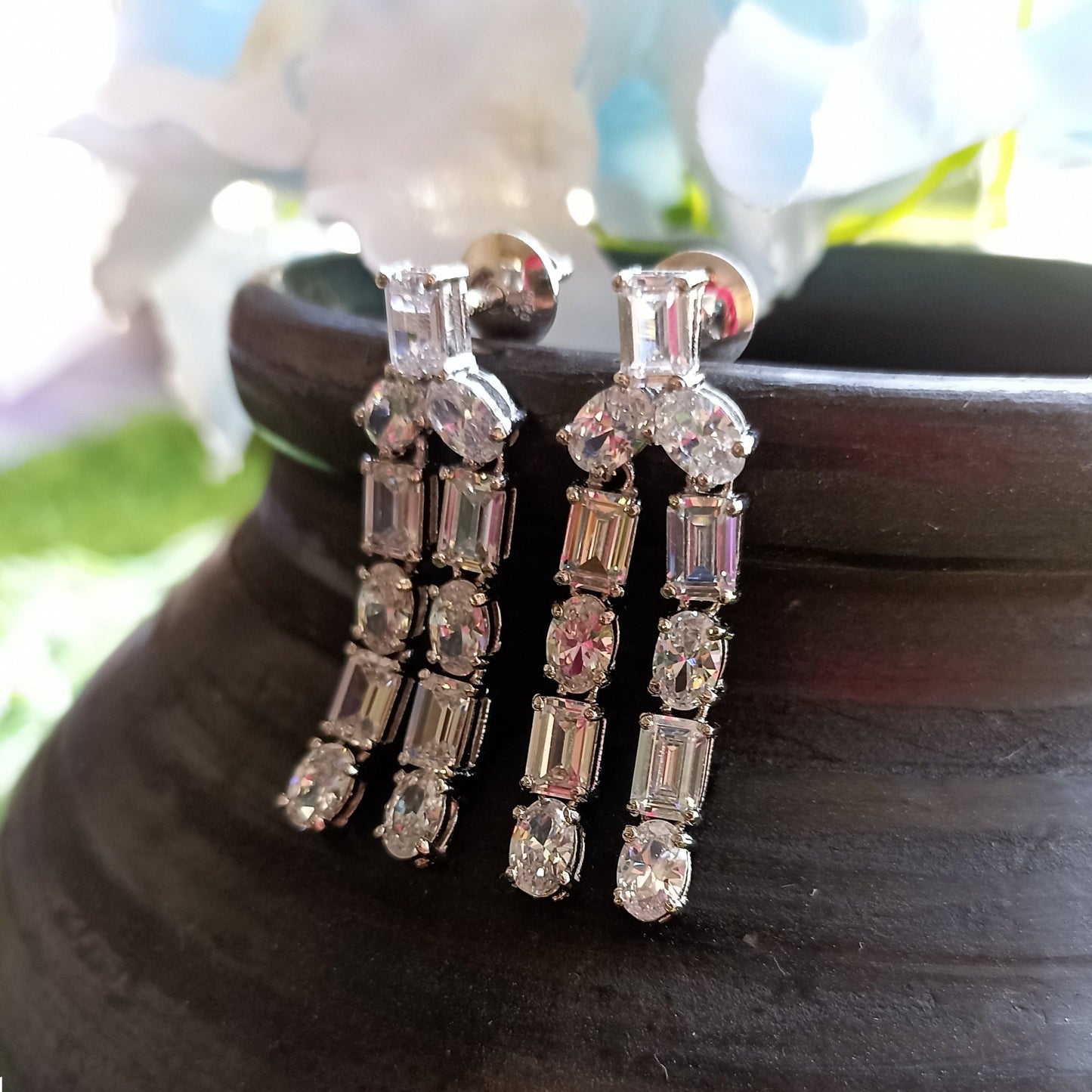 SST 151 | ELEGANT SOLITARE PARTY WEAR EARRING