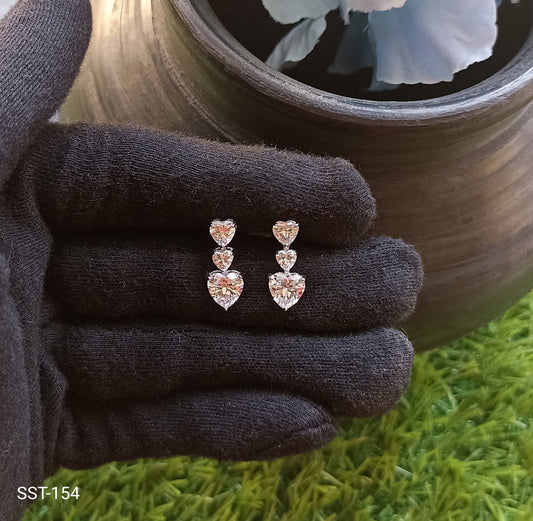 SST 154 | LOVE TRIANGLE HEART STUD