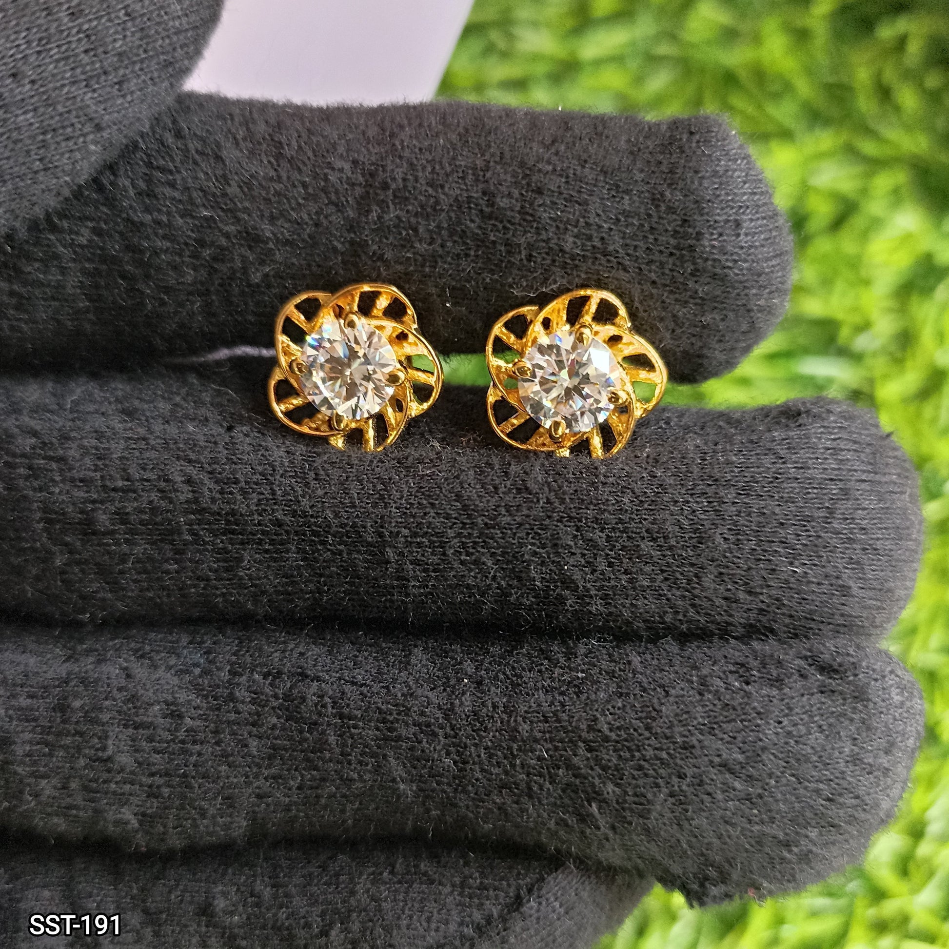 AMYRA SUNFLOWER STUD EARRINGS | 925 STERLING SILVER