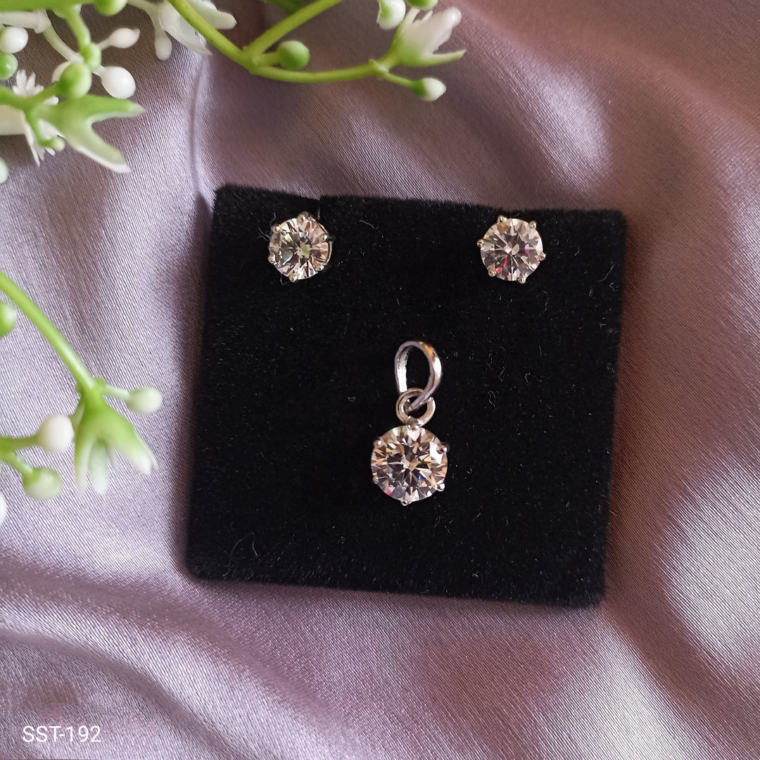 SST 192 | ROUND DIAMOND PENDANT AND EARRING SET