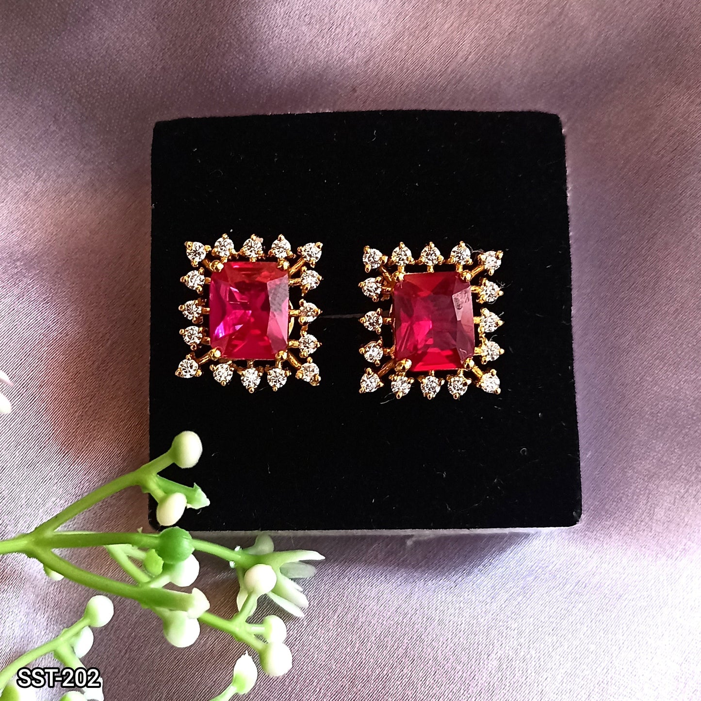 SST 202 | EMERALD DIAMOND SILVER EARRING