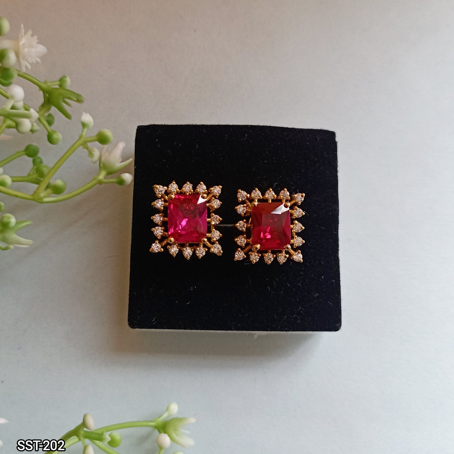 SST 202 | EMERALD DIAMOND SILVER EARRING