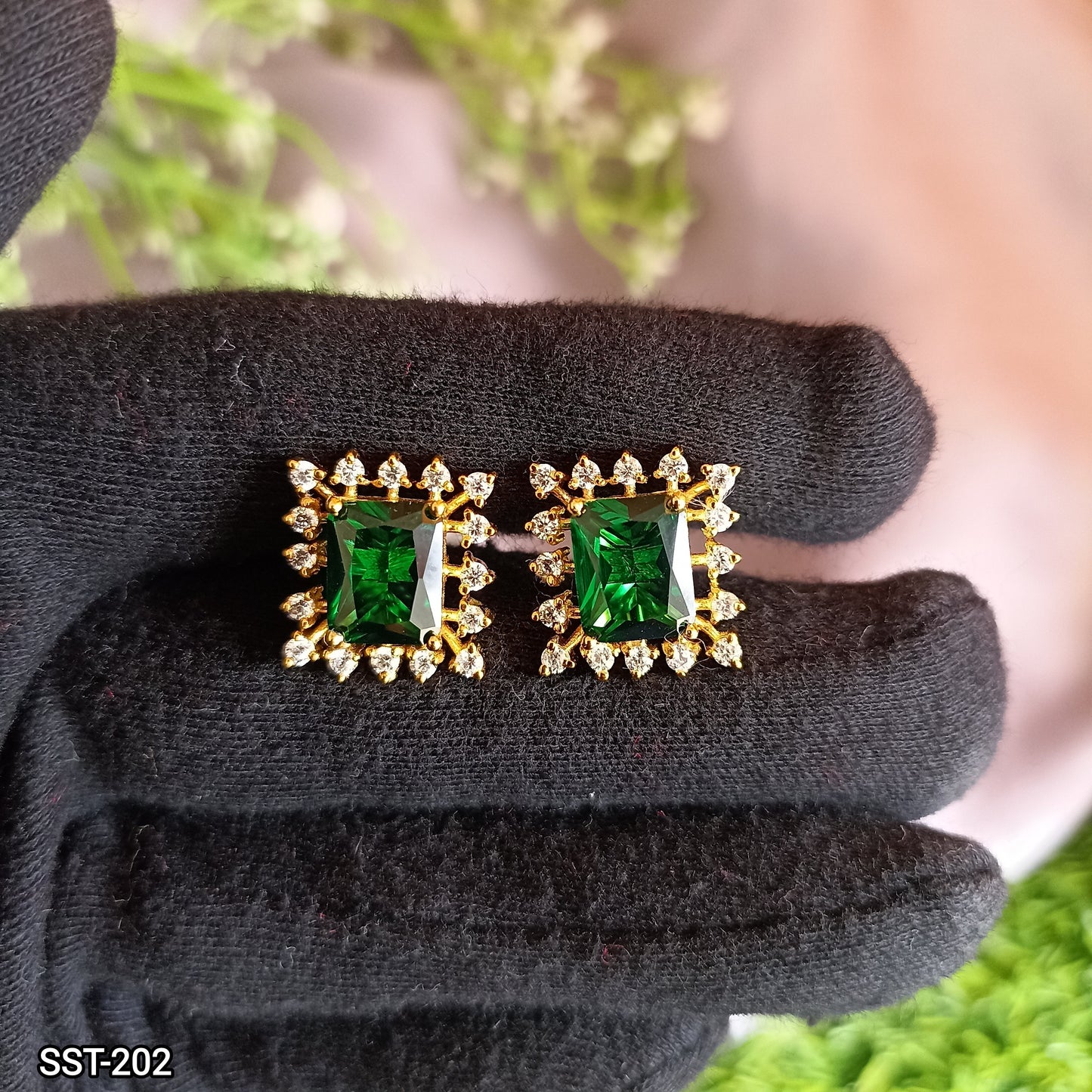 SST 202 | EMERALD DIAMOND SILVER EARRING