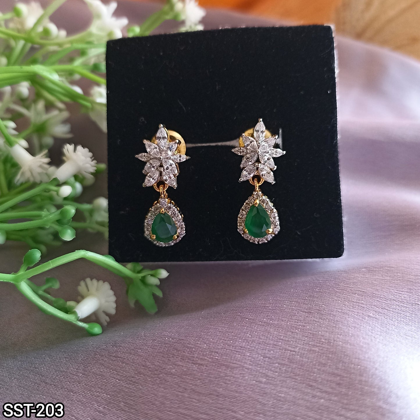 SST 203 | FIERY GREEN LEAF WESTERN LONG EARRINGS