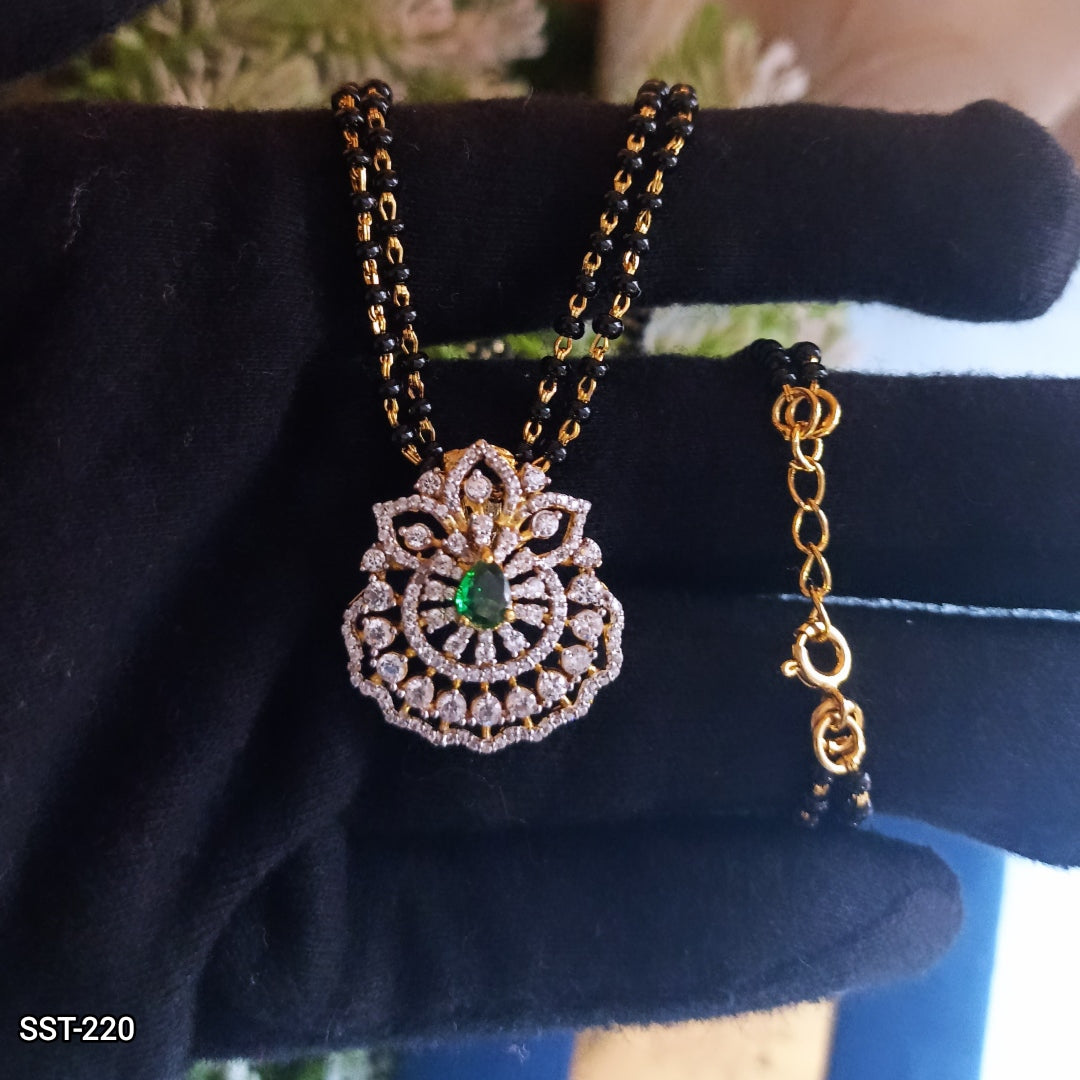 SST 220 | EMERALD DIAMOND FLORAL PENDANT MANGALSUTRA
