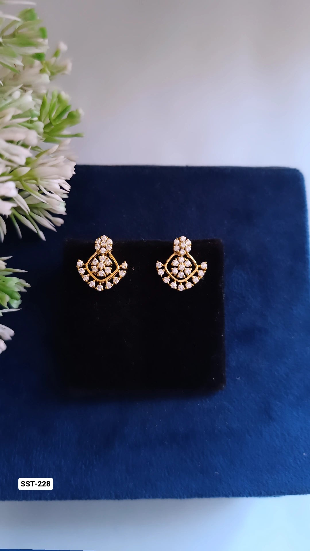 SST 228 | FLORAL DIAMOND CLUSTER EARRINGS