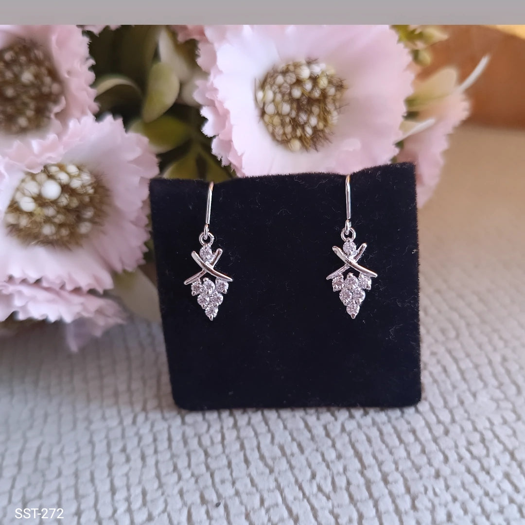 SST 272 | ELEGANT TEAR DROP ACCENT EARRINGS