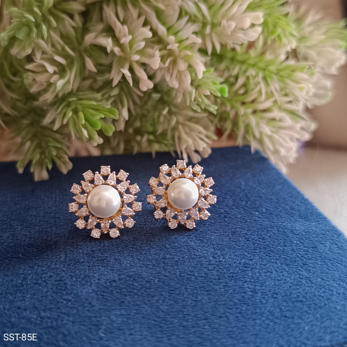 SST 085E | CLASSIC PEARL SUNFLOWER STUD EARRINGS